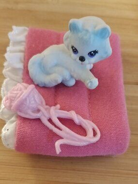 1990s kenner littlest pet shop persian cat with bed and yarn
